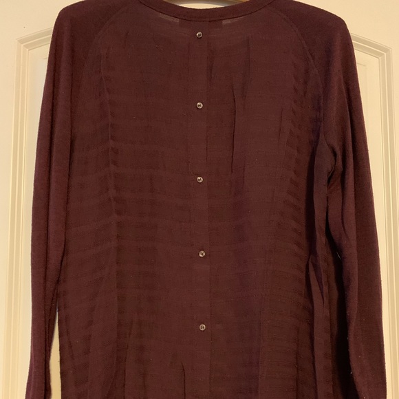 Button back tunic top - Picture 2 of 2